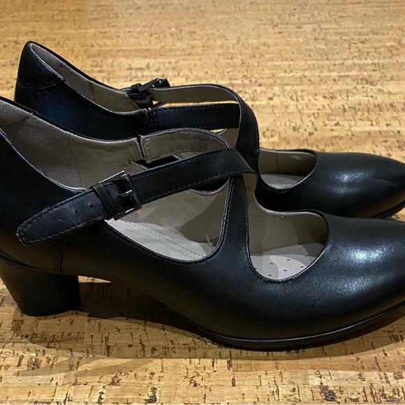 ECCO Black Mary Jane. - Picture 2 of 6